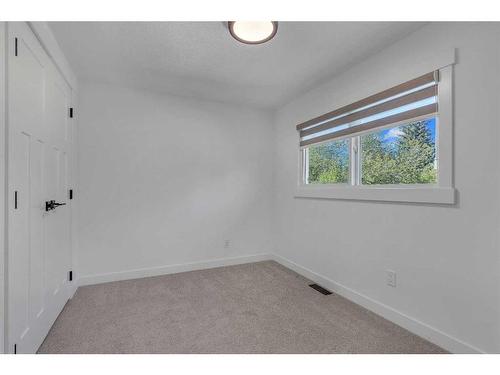 5528 Dalhart Hill Nw, Calgary, AB - Indoor Photo Showing Other Room