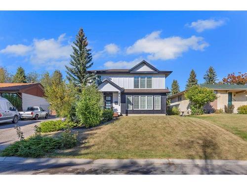 5528 Dalhart Hill Nw, Calgary, AB - Outdoor With Facade