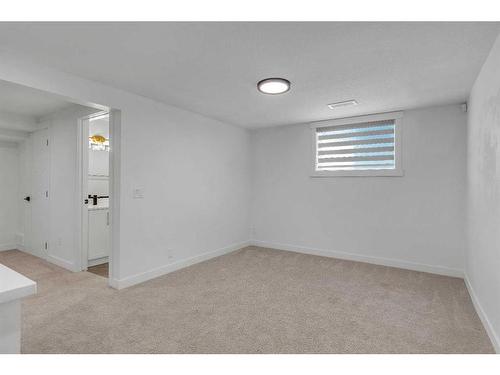 5528 Dalhart Hill Nw, Calgary, AB - Indoor Photo Showing Other Room