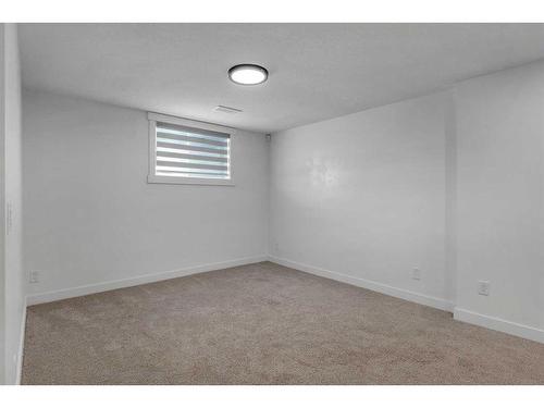 5528 Dalhart Hill Nw, Calgary, AB - Indoor Photo Showing Other Room