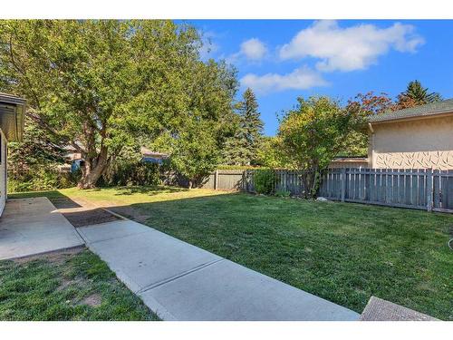 5528 Dalhart Hill Nw, Calgary, AB - Outdoor With Backyard