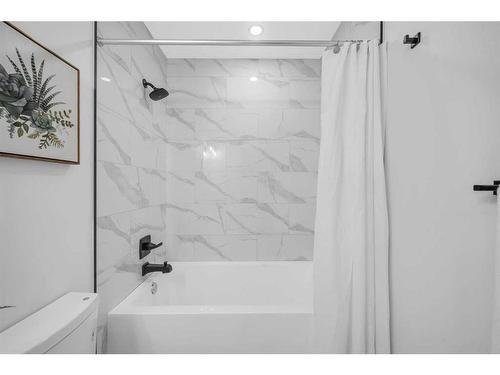 1028 Lake Ontario Drive Se, Calgary, AB - Indoor Photo Showing Bathroom