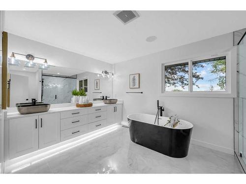 1028 Lake Ontario Drive Se, Calgary, AB - Indoor Photo Showing Bathroom