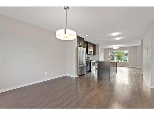 205 Evansridge Park Nw, Calgary, AB - Indoor Photo Showing Kitchen