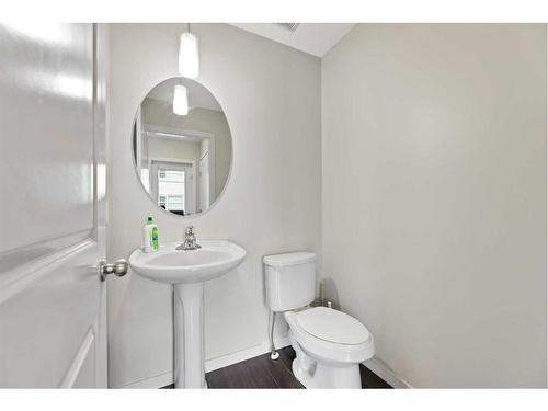 205 Evansridge Park Nw, Calgary, AB - Indoor Photo Showing Bathroom