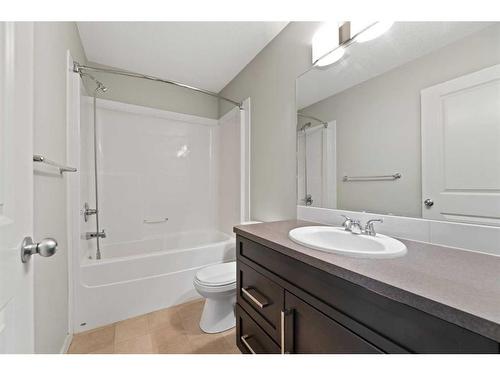 205 Evansridge Park Nw, Calgary, AB - Indoor Photo Showing Bathroom