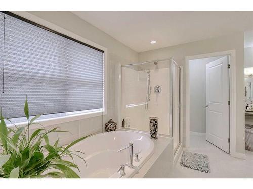 116 Sunset Manor, Cochrane, AB - Indoor Photo Showing Bathroom