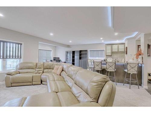 116 Sunset Manor, Cochrane, AB - Indoor Photo Showing Living Room