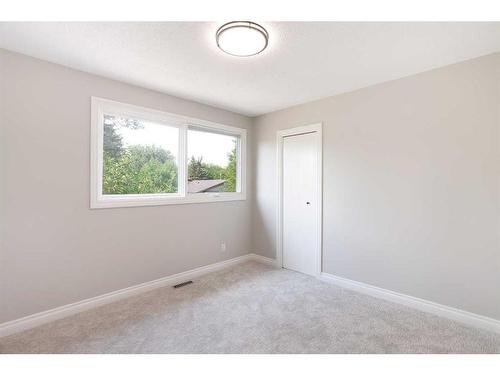 164 Deerpath Road Se, Calgary, AB - Indoor Photo Showing Other Room