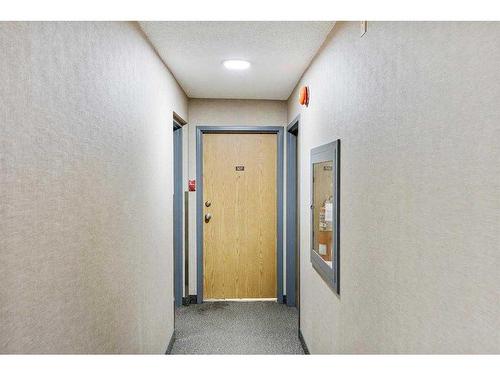 107-1900 25A Street Sw, Calgary, AB -  Photo Showing Other Room