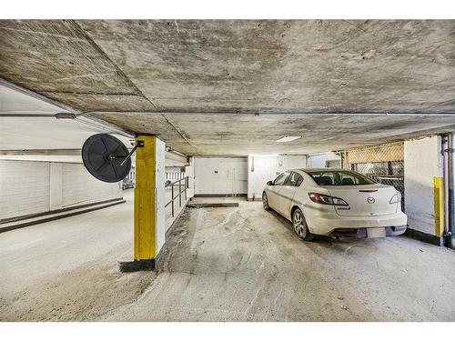 107-1900 25A Street Sw, Calgary, AB -  Photo Showing Garage