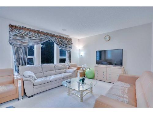 81 Taravista Way Ne, Calgary, AB - Indoor Photo Showing Living Room