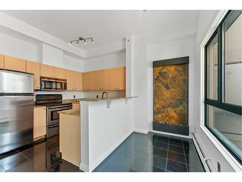 2003-1111 6 Avenue Sw, Calgary, AB - Indoor Photo Showing Kitchen