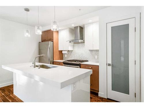 204-1029 15 Avenue Sw, Calgary, AB - Indoor Photo Showing Kitchen With Upgraded Kitchen