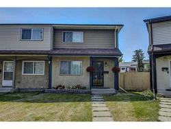 23A Ranchero Bay NW Calgary, AB T3G 1B6