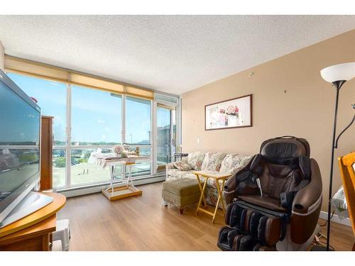 402-315 3 Street Se, Calgary, AB - Indoor Photo Showing Living Room