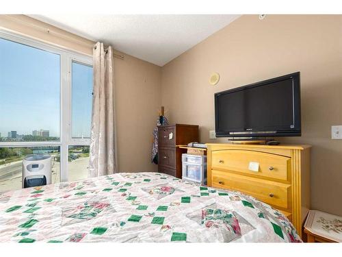 402-315 3 Street Se, Calgary, AB - Indoor Photo Showing Bedroom