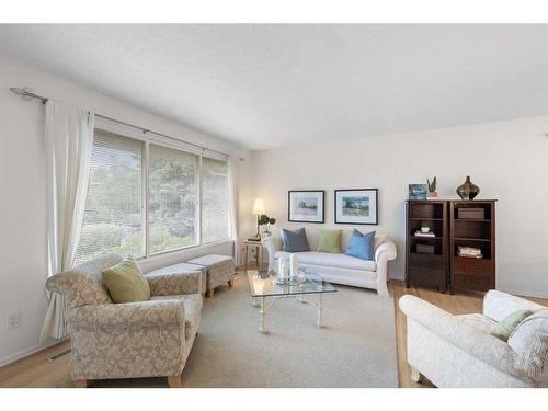 5852 Dalmead Crescent Nw, Calgary, AB - Indoor Photo Showing Living Room