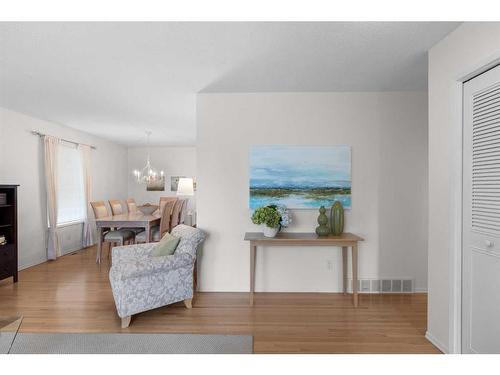 5852 Dalmead Crescent Nw, Calgary, AB - Indoor Photo Showing Living Room