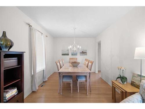 5852 Dalmead Crescent Nw, Calgary, AB - Indoor Photo Showing Dining Room