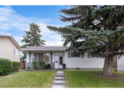 5852 Dalmead Crescent Nw, Calgary, AB - Outdoor With Facade