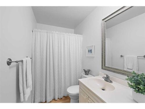 5852 Dalmead Crescent Nw, Calgary, AB - Indoor Photo Showing Bathroom