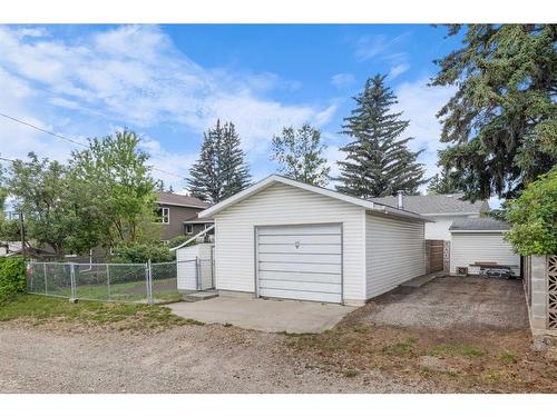 5852 Dalmead Crescent Nw, Calgary, AB - Outdoor