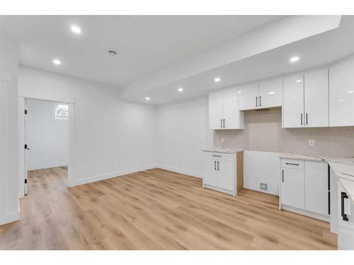 4626 20 Avenue Nw, Calgary, AB - Indoor Photo Showing Kitchen