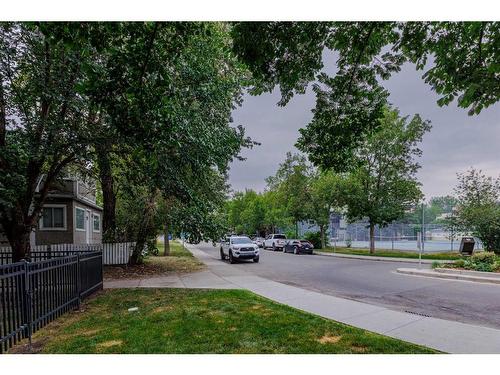 849 Mcpherson Road Ne, Calgary, AB - Outdoor