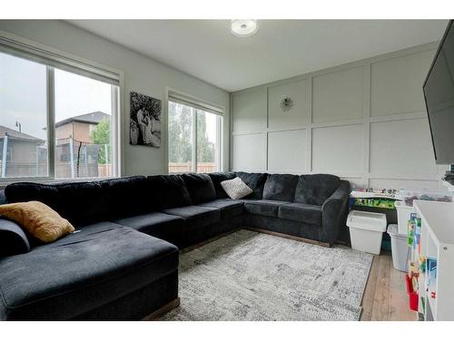 608 Monterey Drive Se, High River, AB - Indoor Photo Showing Living Room