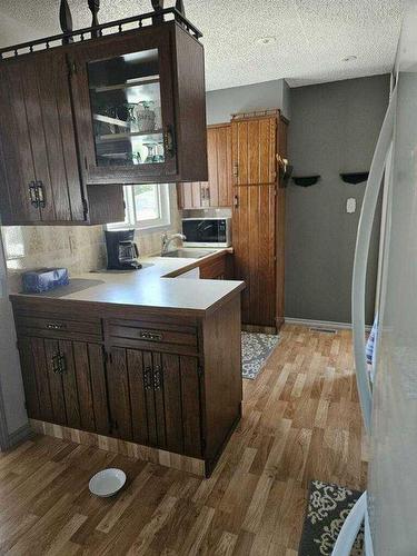 1613 13 Avenue North, Lethbridge, AB - Indoor Photo Showing Kitchen