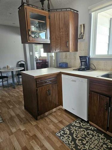 1613 13 Avenue North, Lethbridge, AB - Indoor Photo Showing Kitchen