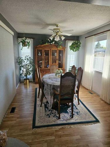 1613 13 Avenue North, Lethbridge, AB - Indoor Photo Showing Dining Room