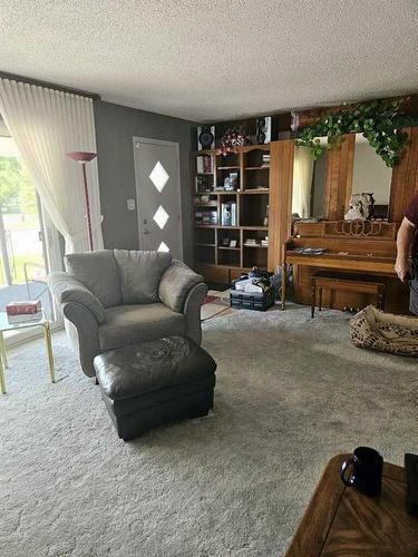 1613 13 Avenue North, Lethbridge, AB - Indoor Photo Showing Living Room