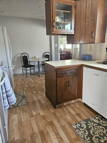 1613 13 Avenue North, Lethbridge, AB - Indoor Photo Showing Kitchen