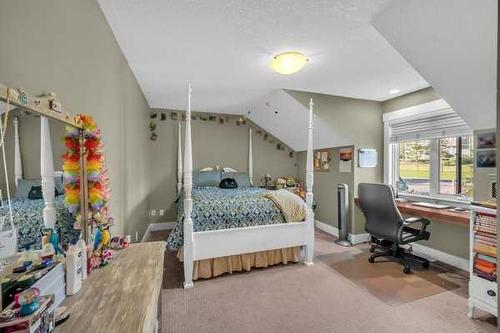 10909 Eamon Road Nw, Calgary, AB - Indoor Photo Showing Bedroom