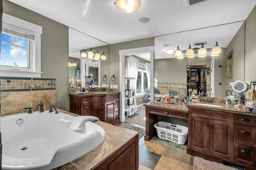 10909 Eamon Road Nw, Calgary, AB - Indoor Photo Showing Bathroom