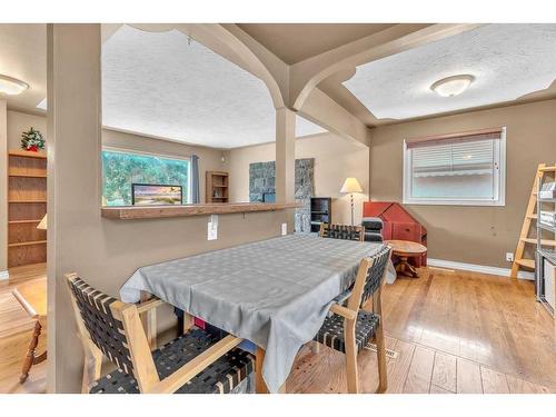 364 Westwood Drive Sw, Calgary, AB - Indoor Photo Showing Dining Room