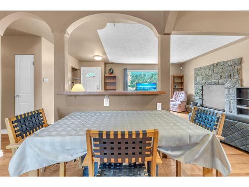 364 Westwood Drive Sw, Calgary, AB - Indoor Photo Showing Dining Room