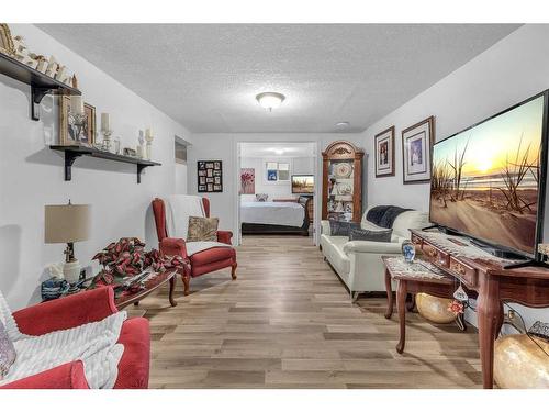 364 Westwood Drive Sw, Calgary, AB - Indoor Photo Showing Living Room