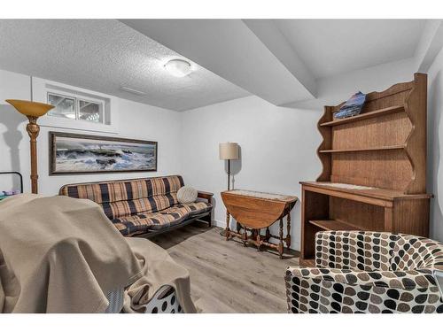 364 Westwood Drive Sw, Calgary, AB - Indoor