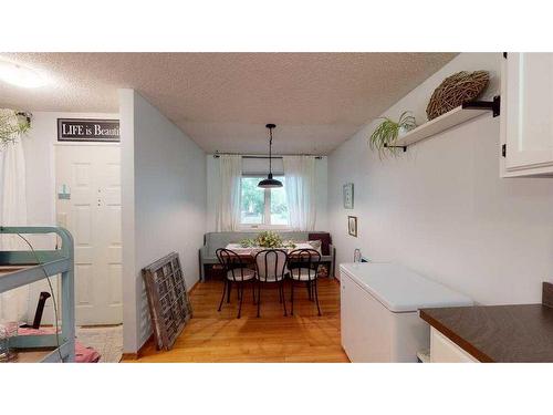 121 Sunbank Way Se, Calgary, AB - Indoor Photo Showing Dining Room