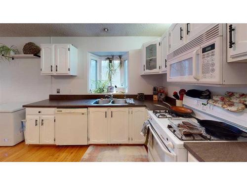 121 Sunbank Way Se, Calgary, AB - Indoor Photo Showing Kitchen With Double Sink