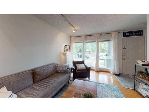 121 Sunbank Way Se, Calgary, AB - Indoor Photo Showing Living Room