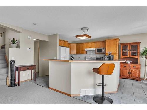 566 Saddlecreek Way Ne, Calgary, AB - Indoor Photo Showing Kitchen