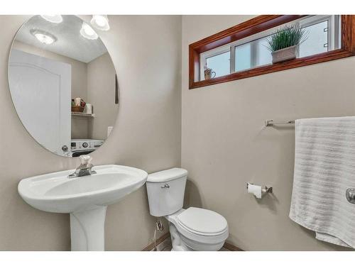 566 Saddlecreek Way Ne, Calgary, AB - Indoor Photo Showing Bathroom