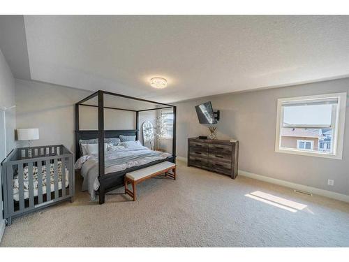 168 Kinniburgh Boulevard, Chestermere, AB - Indoor Photo Showing Bedroom