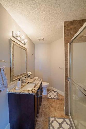 168 Kinniburgh Boulevard, Chestermere, AB - Indoor Photo Showing Bathroom