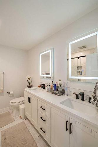 168 Kinniburgh Boulevard, Chestermere, AB - Indoor Photo Showing Bathroom