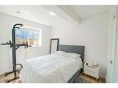 168 Kinniburgh Boulevard, Chestermere, AB - Indoor Photo Showing Bedroom